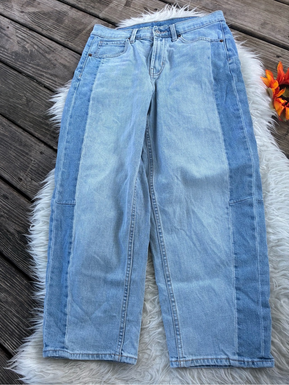 Old Navy Two-Tone high rise barrel jeans in like new condition
